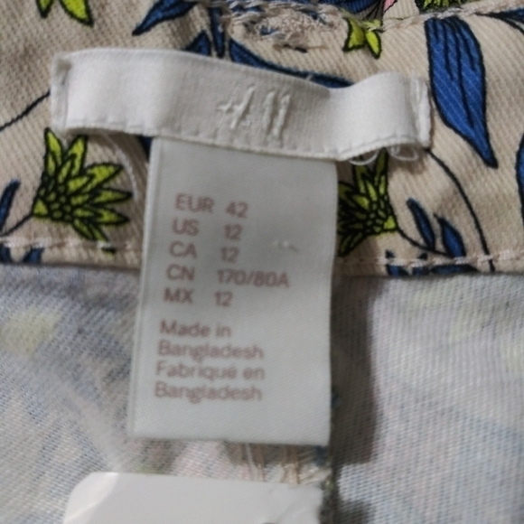 H&M Floral Cuffed Shorts - Picture 5 of 5